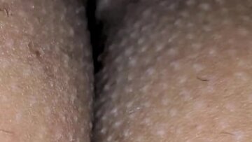 كس زوجة الهواة المشعر يحصل على رطب وعصير من البهجة الفموية