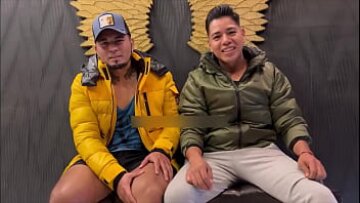 استمتع بتجربة العاطفة اللاتينية المطلقة مع Porncast الذي يضم Vergón de la Colonia الأسطوري، وبطولة Omar Castell C وAngeltacru وEnrique Mudu.