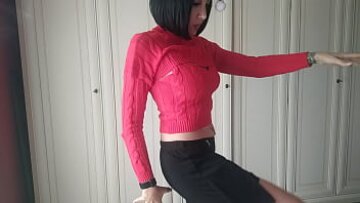 عيد ميلاد سعيد من قناة شانتال: نجمة إباحية مثيرة ترتدي ملابس داخلية تهز مؤخرتها المثالية